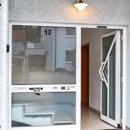 New Tina- 2-zimmer, 4 Einzelbetten, Parkplatz דירה *